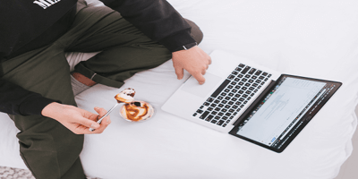 Comprendre le snack content : définition, avantages et exemples